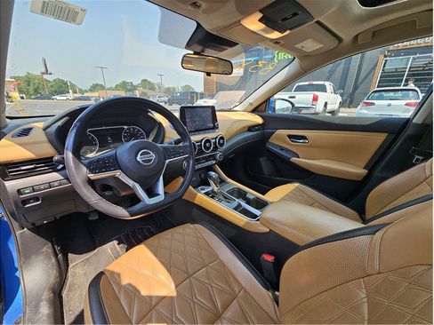 Used 2021 Nissan Sentra SV w/ SV Premium Package FWD image 2