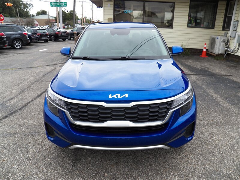 Used 2023 Kia Seltos LX AWD/4WD image 5