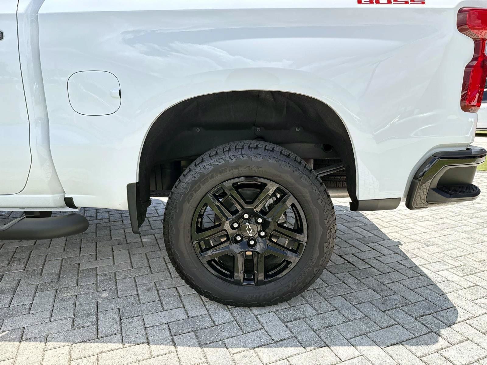 Used 2026 Chevrolet Silverado 1500 LT Trail Boss w/ LT Trail Boss Premium Package AWD/4WD image 11