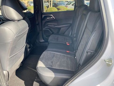 Used 2024 Mitsubishi Outlander SE image 15