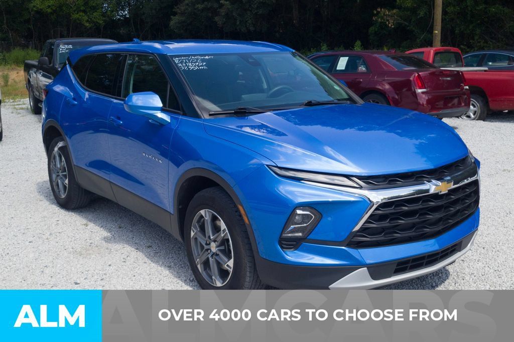 Used 2024 Chevrolet Blazer LT FWD image 2