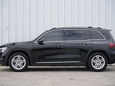 Used 2022 Mercedes-Benz GLB 250 w/ Premium Package image 8