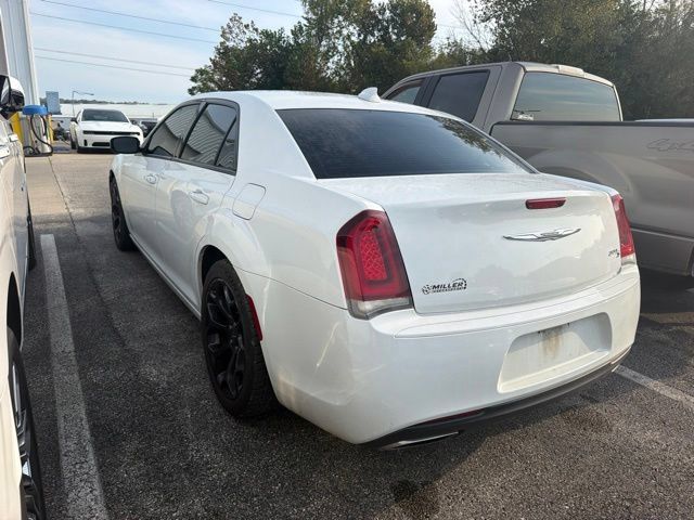 Used 2019 Chrysler 300 S RWD image 5