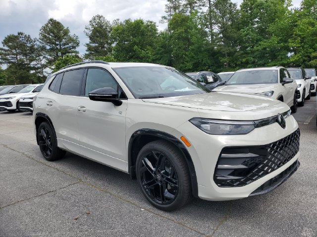 New 2026 Volkswagen Tiguan SE R-Line FWD image 3