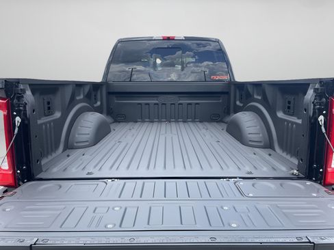 New 2026 Ford F250 Lariat w/ Black Appearance Package AWD/4WD image 9