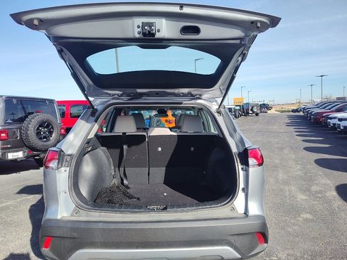 Used 2022 Toyota Corolla Cross L image 13