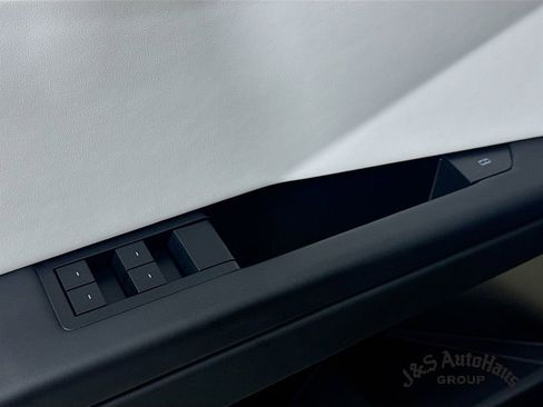 Used 2024 Tesla Cybertruck AWD Crew Cab image 24