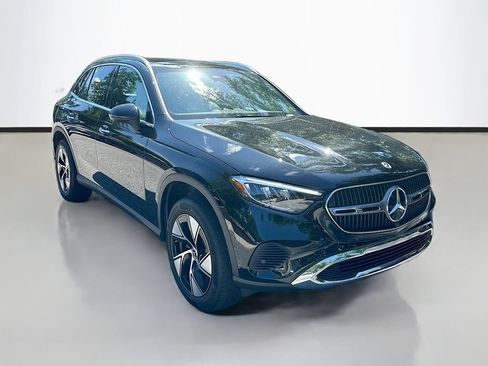Used 2024 Mercedes-Benz GLC 300 4MATIC image 3