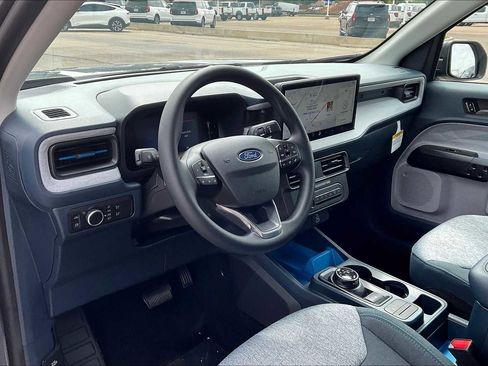 New 2025 Ford Maverick XLT image 8