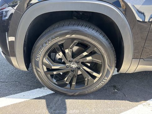 Used 2023 Volkswagen Atlas SE w/ Black Wheel Package image 10
