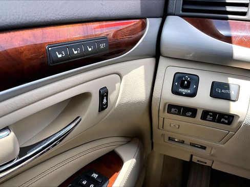 Used 2017 Lexus LS 460 w/ Comfort Package RWD image 36