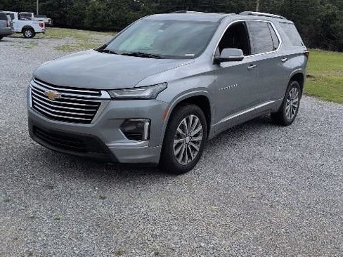 Used 2023 Chevrolet Traverse Premier FWD image 1