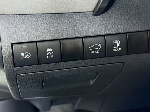 Used 2023 Toyota Camry SE image 11