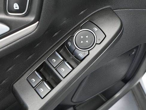 Used 2020 Ford Escape SE FWD image 19