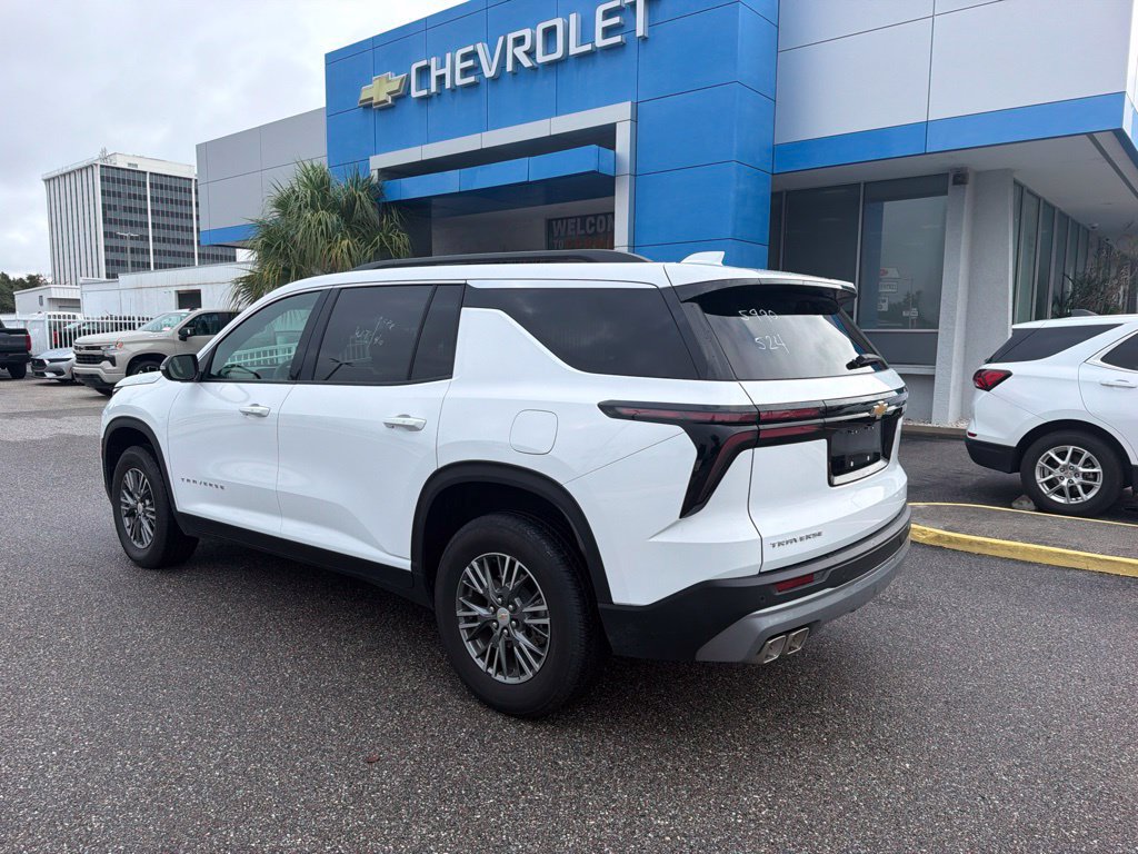 Used 2026 Chevrolet Traverse LT FWD image 7