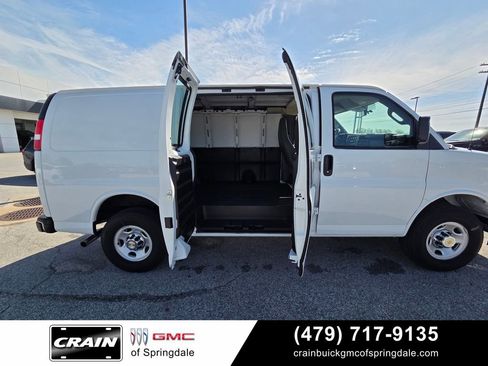 Used 2024 Chevrolet Express 3500 w/ Driver Convenience Package RWD image 23