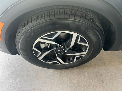 Used 2025 Kia Sportage LX image 30