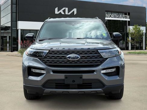 Used 2024 Ford Explorer XLT w/ Equipment Group 202A RWD image 4