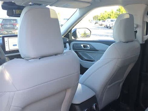 New 2025 Ford Explorer Platinum w/ LUX Leather Package image 18