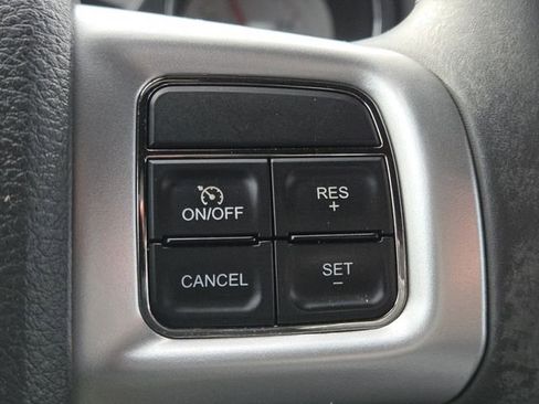 Used 2013 Dodge Challenger SXT image 9