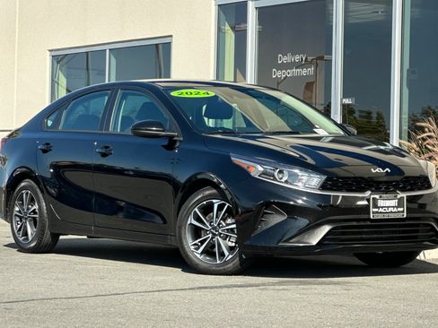 Used 2024 Kia Forte LXS FWD image 2