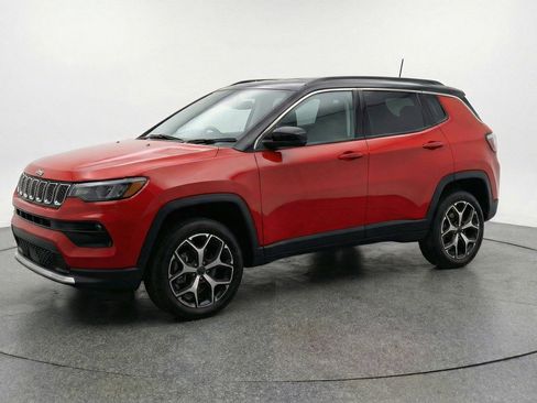 Used 2025 Jeep Compass Limited AWD/4WD image 2