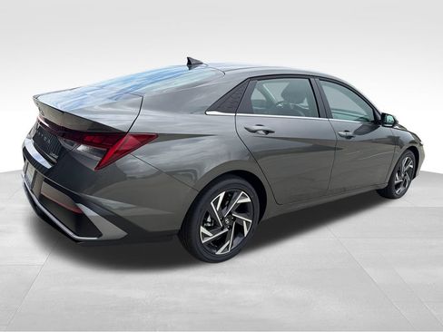 New 2026 Hyundai Elantra Limited FWD image 7