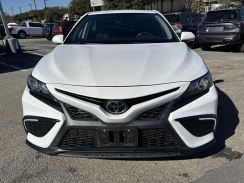 Used 2022 Toyota Camry SE image 8