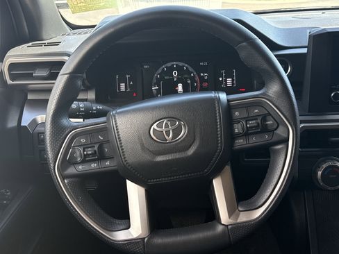 Used 2025 Toyota 4Runner SR5 image 17