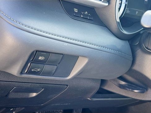 Used 2021 Toyota Highlander XLE image 10