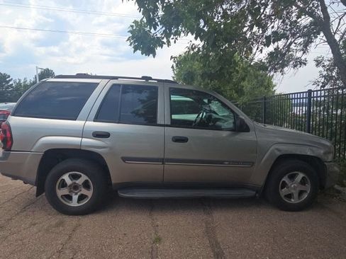 Used 2002 Chevrolet TrailBlazer LT w/ Preferred Equipment Group AWD/4WD image 11