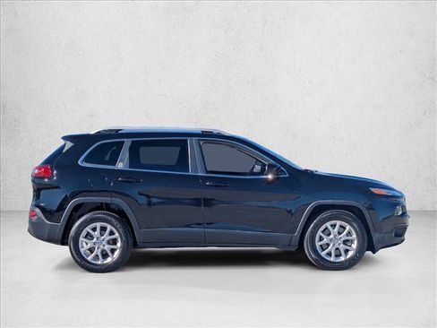 Used 2018 Jeep Cherokee Latitude image 4