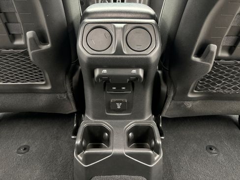 Used 2022 Jeep Wrangler Unlimited Rubicon w/ LED Lighting Group AWD/4WD image 16