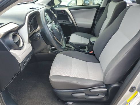 Used 2015 Toyota RAV4 LE FWD image 16