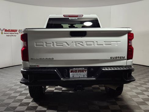 Used 2022 Chevrolet Silverado 2500 Custom w/ Custom Value Package image 6