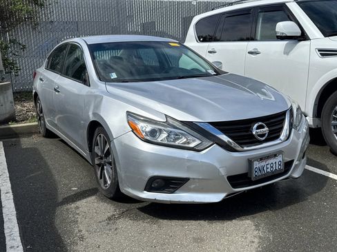 Used 2018 Nissan Altima 2.5 SV image 2