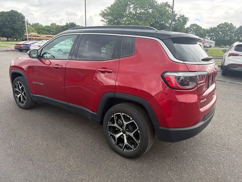 Used 2025 Jeep Compass Limited AWD/4WD image 5