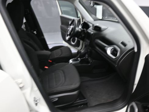 Used 2021 Jeep Renegade Latitude AWD/4WD image 19