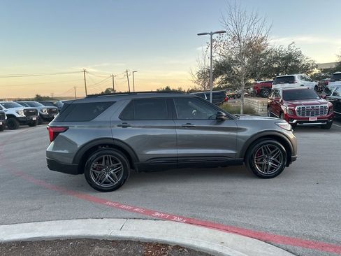 Used 2025 Ford Explorer ST image 11