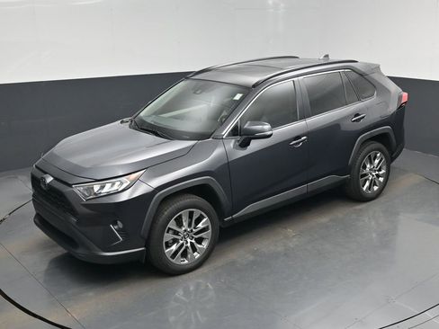 Used 2020 Toyota RAV4 XLE Premium image 38