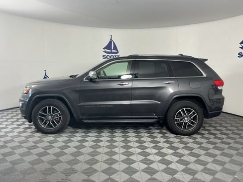 Used 2017 Jeep Grand Cherokee Limited AWD/4WD image 4