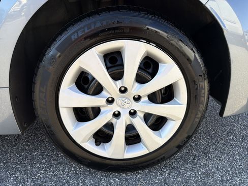 Used 2021 Toyota Corolla LE image 26