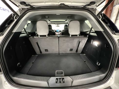 Used 2023 Ford Explorer XLT w/ Equipment Group 202A image 21