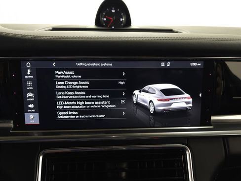 Used 2020 Porsche Panamera image 30