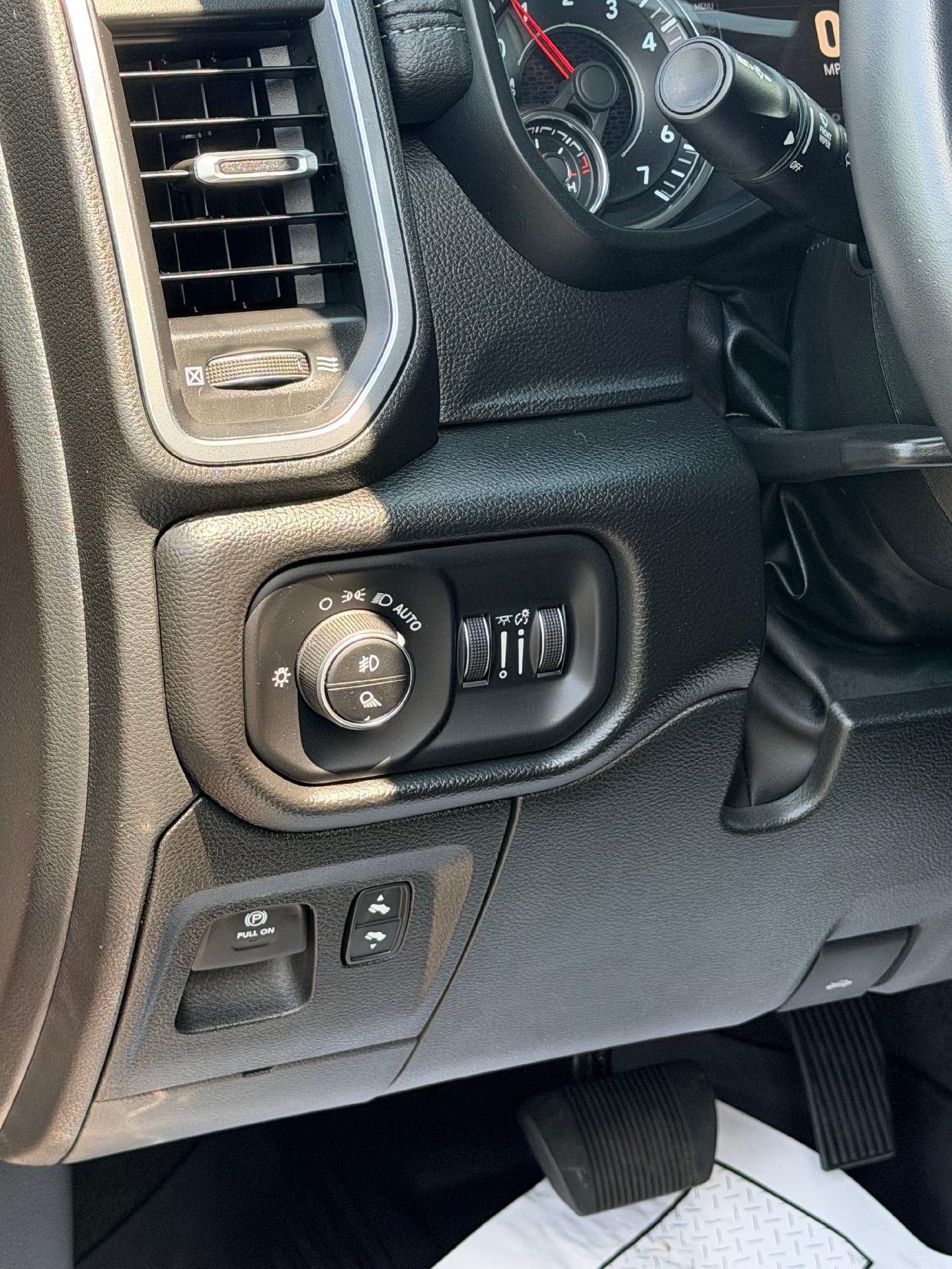 Used 2022 RAM 1500 Laramie AWD/4WD image 13