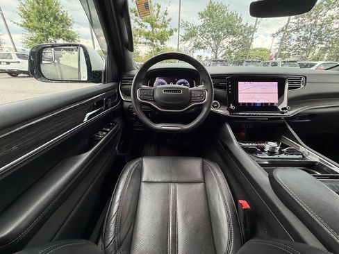 Certified 2022 Jeep Wagoneer Series III AWD/4WD image 20