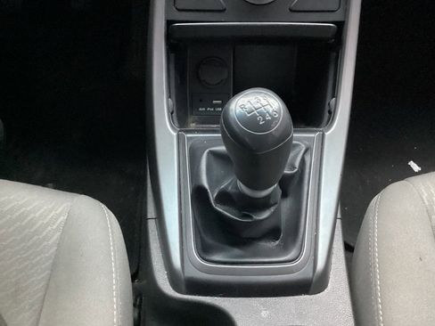 Used 2014 Hyundai Elantra SE image 17