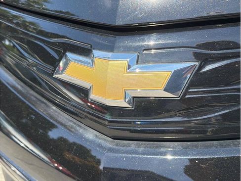 Used 2020 Chevrolet Bolt Premier w/ Infotainment Package FWD image 29