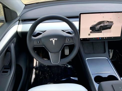 Used 2023 Tesla Model Y Performance image 5