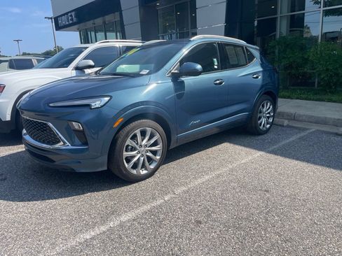 Used 2024 Buick Encore GX Avenir w/ Avenir Technology Package FWD image 7